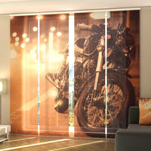 Laden Sie das Bild in den Galerie-Viewer, Foto-Schiebegardine "Motorrad in der Nacht"