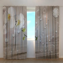 Laden Sie das Bild in den Galerie-Viewer, Fotogardine &quot;Orchidee mit Diamanten 2&quot;