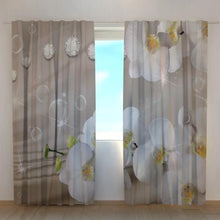 Laden Sie das Bild in den Galerie-Viewer, Fotogardine &quot;Orchidee mit Diamanten&quot;