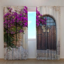 Laden Sie das Bild in den Galerie-Viewer, Fotogardine &quot;Blumen am Haus&quot;