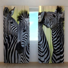 Laden Sie das Bild in den Galerie-Viewer, Fotogardine &quot;Zebra&quot;